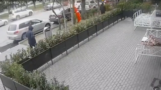 Bakıda Türkiyə bayrağının ipini kəsdi  - Polis araşdırma aparır  - VİDEO