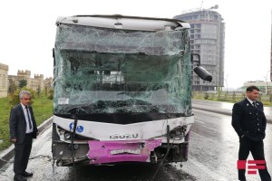 Sumqayıtda iki avtobus toqquşub, 8 nəfər xəsarət alıb - FOTO - VİDEO