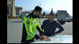 Piyada keçidlərindən istifadə etməyən şəxslər cərimələniblər 