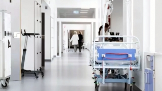 Gəncədə yüksək qızdırma ilə xəstəxanaya gətirilən azyaşlı öldü 