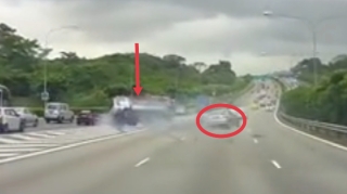 Yüksək sürətlə yük maşınına çırpılıb ağır qəza törətdi - VİDEO