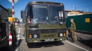 Rusiyalı hərbçiləri daşıyan avtobus aşdı - Yaralılar var 