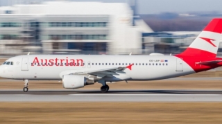 Austrian Airlines с 18 марта делает питание на борту платным