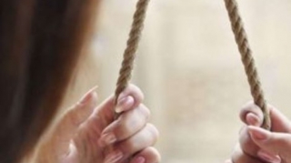 Kürdəmirdə 15 yaşlı qız özünü asıb