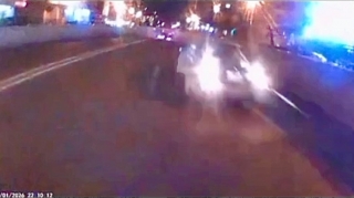 Tuneldə əks yola çıxan sürücü motosikletçiyə qorxu yaşatdı    - VİDEO