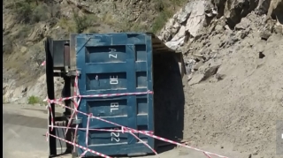 Laçında yük maşını aşıb - VİDEO - FOTO 