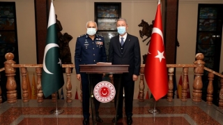 Hulusi Akar Pakistan HHQ-nin komandanı ilə görüşüb