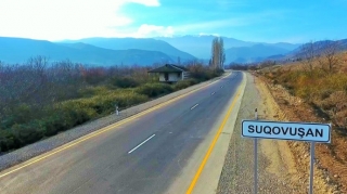 Vəzifəli şəxslər "Opel" ilə işğaldan azad edilmiş ərazidə qəzaya düşüb