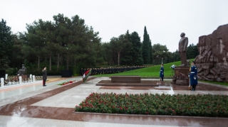 DİN-in əməkdaşları Fəxri xiyabanı ziyarət etdilər - VİDEO 