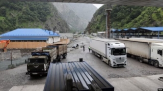 Rusiya erməni konyakını ölkəyə buraxmır - 60 avtomobil sərhəddə qalıb 