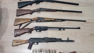 Şirvanda sənədsiz silah-sursatlar polis əməkdaşlarına təhvil verilib 