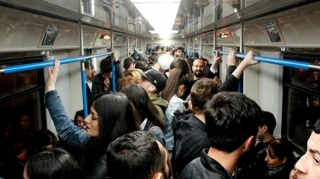 Nəfəskəsən sıxlıq Bakı metrosuna qayıdır 