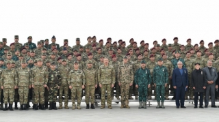 Hərbçilərə yüksək hərbi mükafatlar təqdim edilib 