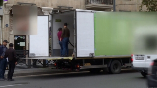 Bu maşınlar Bakıda tıxaca səbəb olur - Bəs çıxış yolu nədir?   - VİDEO