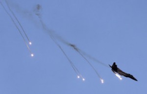 Qırıcılar hava limanı yaxınlığındakı obyektlərdən birini bombaladı