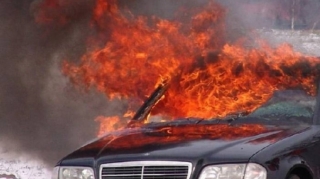 Gəncədə “Mercedes”  yandı