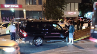Paytaxtda QƏZA:  "Audi" ilə "Toyota Land Cruiser" toqquşdu - VİDEO