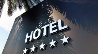 Qırx il beşulduzlu hotellərdə pulsuz yaşayan şəxs saxlanılıb - FOTO 