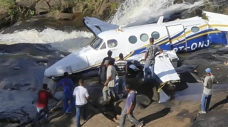Məşhur müğənni təyyarə qəzasında öldü - FOTOLAR 
