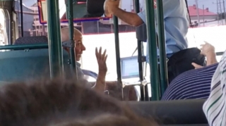 Sürücü sərnişinə görə avtobusu saxlayıb “getmirəm” dedi - VİDEO