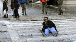 Qarlı yolda yıxılıb xəsarət alanların  sayı açıqlandı