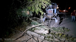 Gəncədə güclü külək fəsadlar törədib - FOTO