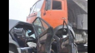 Minik maşını "Kamaz"la toqquşdu - Bacı-qardaş xəsarət aldı