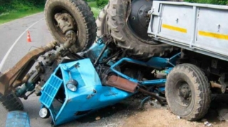 Ağcabədidə traktor yük avtomobili ilə toqquşdu: Ölən va r