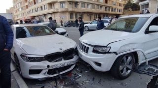 Binəqədidə 17 yaşlı "sürücü" zəncirvari qəza törətdi   - Sürücülük vəsiqəsi yoxdur - FOTO - VİDEO