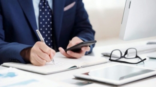 Azərbaycanlı iş adamı Yeni ildə 3 milyard dollara yaxın pul itirdi - FOTO