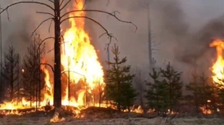 Rusiyada barıt anbarları yandı  - VİDEO