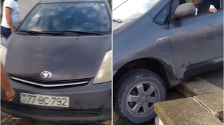 Nardaranda yolunu azan “Prius”  pilləkəndə ilişib qaldı  - VİDEO