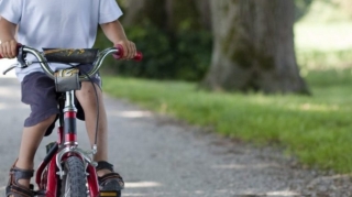 Xətaidə avtomobil 16 yaşlı velosipedçini vuraraq ağır xəsarət yetirib  