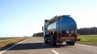 Qazaxıstanda neft məhsullarının avtomobillə daşınması qadağan edilib 