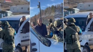 Опекающие сепаратистов российские "миротворцы" идут на азербайджанских журналистов с автоматами