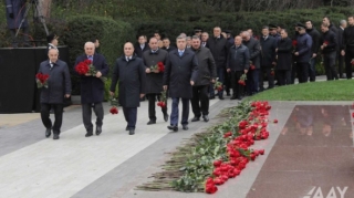 AAYDA-nin rəhbərliyi Ulu Öndərin məzarını ziyarət etdi - FOTO