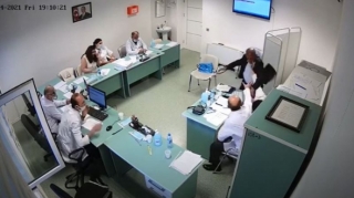 "Müharibə əlili" qadın həkimi döyüb  - VİDEO 