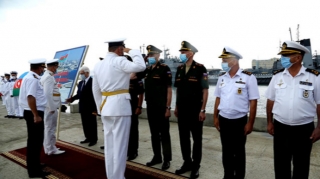 Rusiyanın hərbi gəmiləri Bakıya gəldi - VİDEO