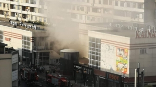 "Kainat" ticarət mərkəzi yanır   - FOTO