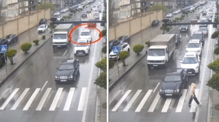 B Баку водитель спровоцировал аварию на "зебре" - Дождь ошибок не прощает - ВИДЕО 