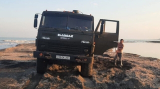 Xəzər sahilindən qum daşıyanlar cəzalandırıldılar