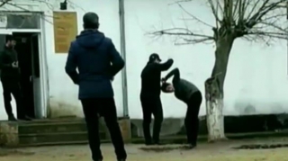 Məktəb direktoru şagirdi döyüb? - AÇIQLAMA  - VİDEO