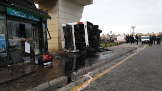 Bakıda qəzaya düşən avtobusun içindən DƏHŞƏTLİ GÖRÜNTÜLƏR  - FOTO 