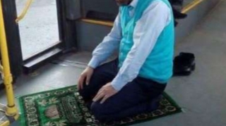 İctimai nəqliyyatda namaz qılmaq provokasiya kimi qiymətləndiriləcək – Qərar 