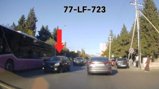 В Хырдалане водитель снял номерной знак автомобиля, чтобы уйти от ответственности — ВИДЕО 