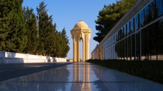 В Азербайджане предлагается ввести ограничения на съемки на Аллее шехидов 