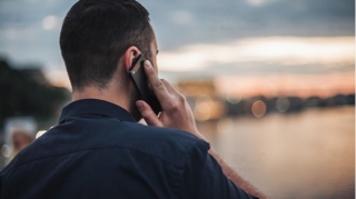 Mobil telefonla bağlı daha bir qadağa 