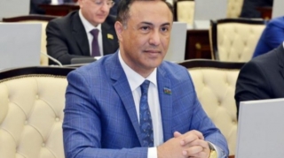 Elman Nəsirov: “Mənə baxıb dedilər ki, maşına benzini də əyilə-əyilə vurur” 