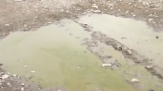 Ağsu rayonunda iki kəndi birləşdirən yol yararsız vəziyyətdədir - VİDEO