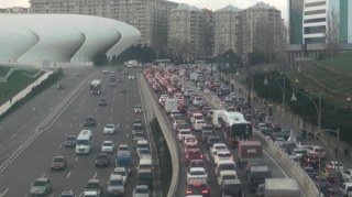 Paytaxtın əsas küçə və prospektlərində sıxlıq var - FOTO